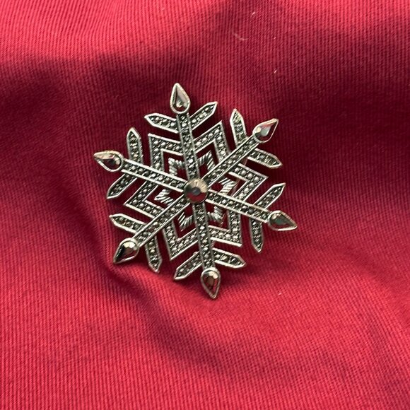 Silver-Tone & Black Crystal Snowflake Brooch – Christmas Accessory - Picture 4 of 8